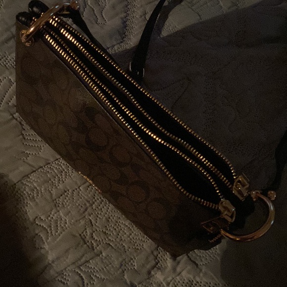 Coach medium crossbody purse - Picture 2 of 6